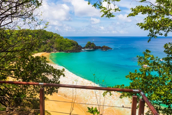 Praia brasileira está entre as 50 mais bonitas do mundo