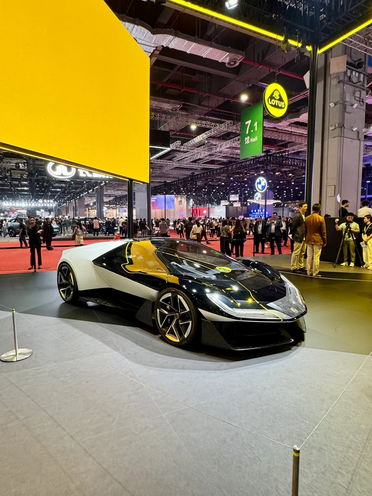 Controlada pela chinesa Geely, a britânica Lotus exibiu várias novidades por Antônio Meira Jr./ CORREIO