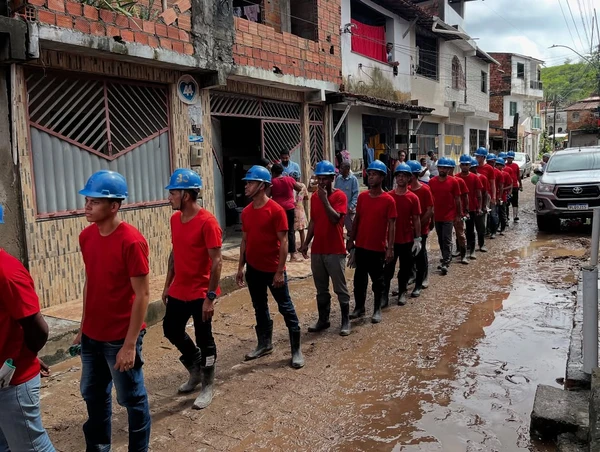 Ao menos 150 pessoas tiveram suas casas atingidas