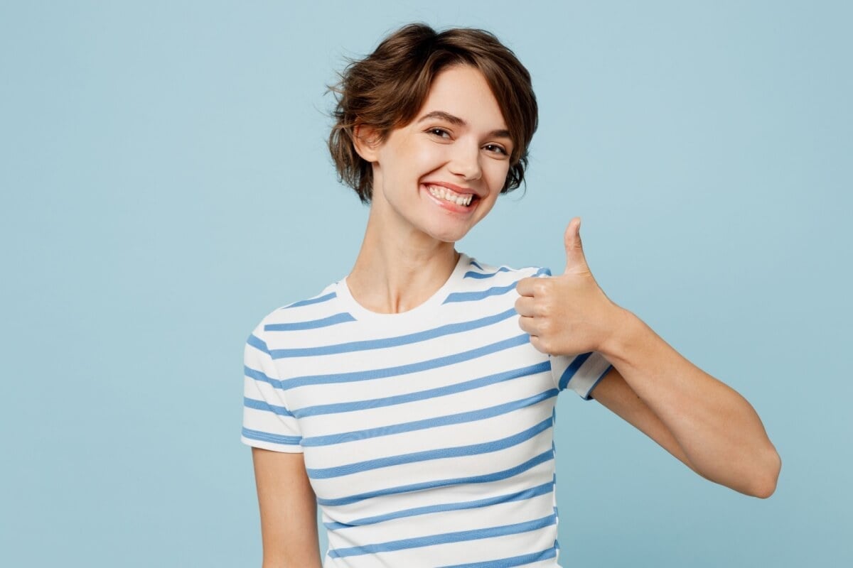 Rir traz diversos benefícios para a saúde (Imagem: ViDI Studio | Shutterstock) 