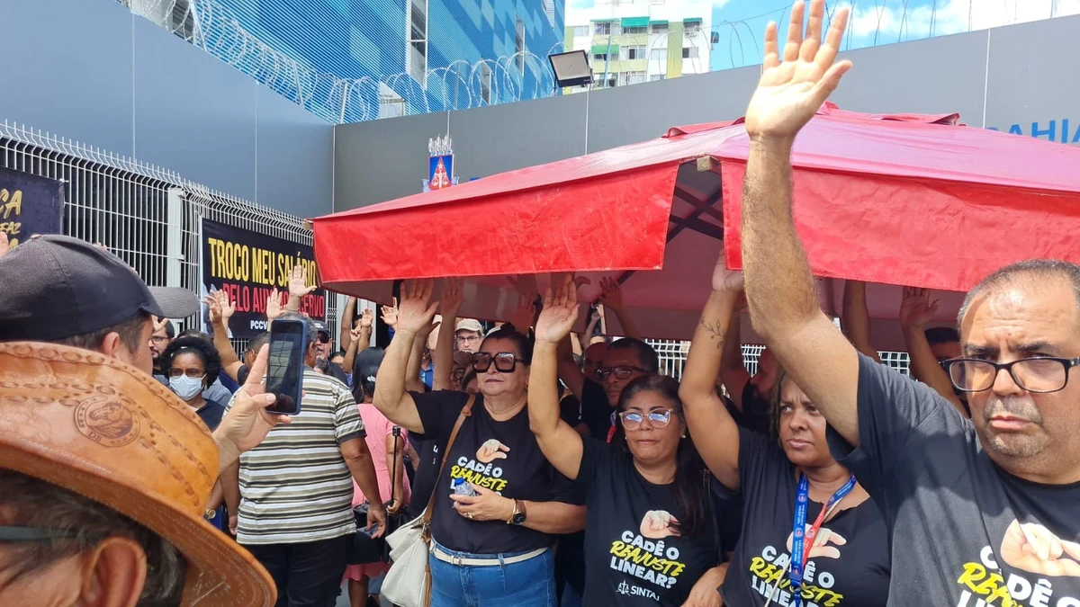 Servidores do Judiciário decretam greve