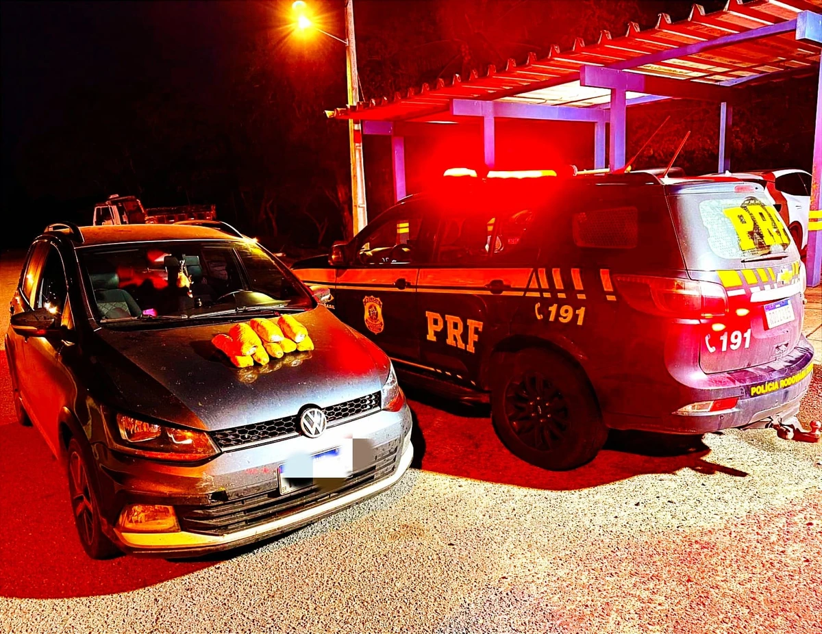 Tabletes de maconha foram encontrados escondidos no compartimento do airbag