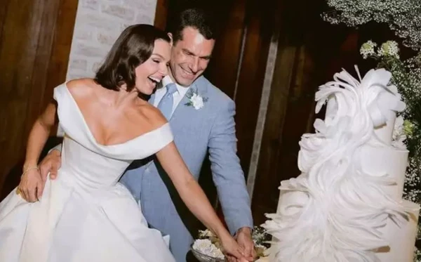 Isis Valverde e Marcus Buaiz se casam em cerimônia luxuosa por Reprodução