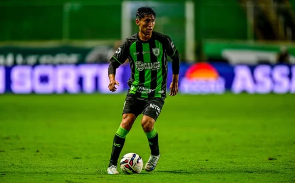 Miguelito, do América-MG, foi preso após injúria racial 