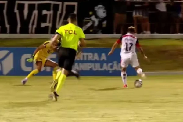 Momento do gol de Neto Berola, do Ituano, contra o ABC
