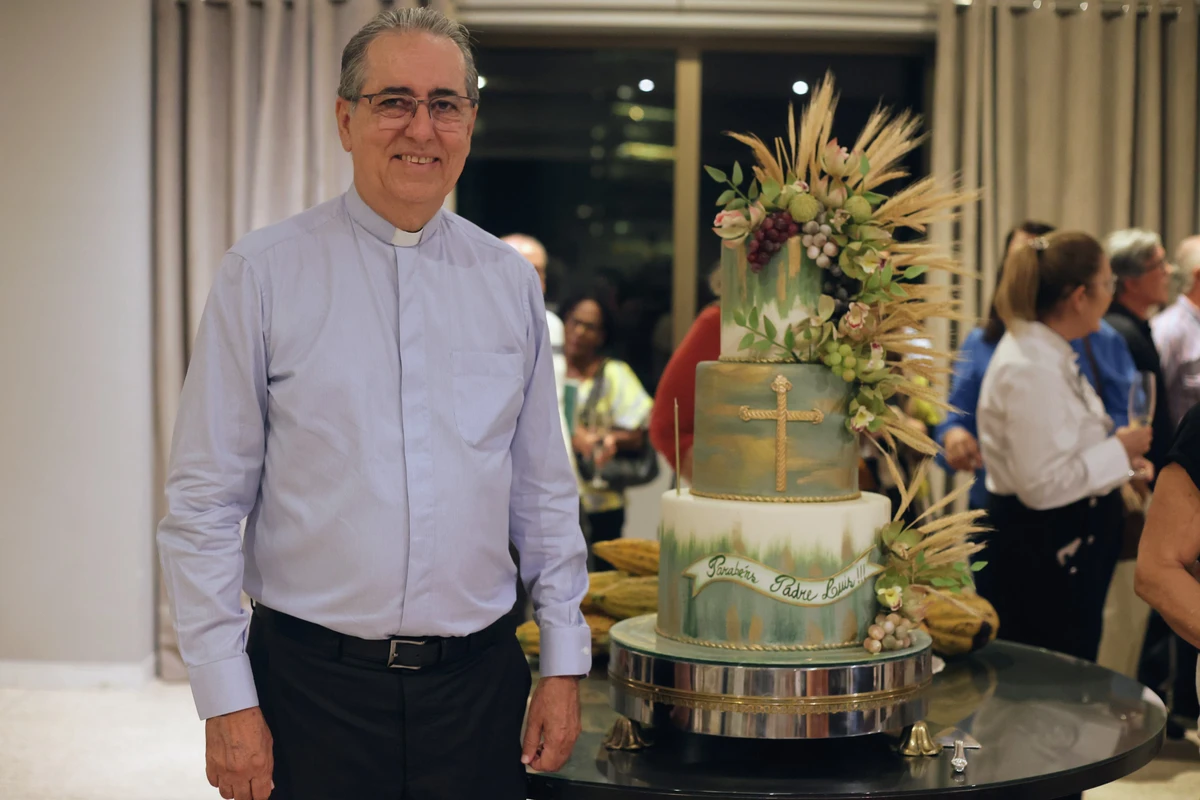 Padre Luís Simões completou 70 anos nesta segunda-feira (5)