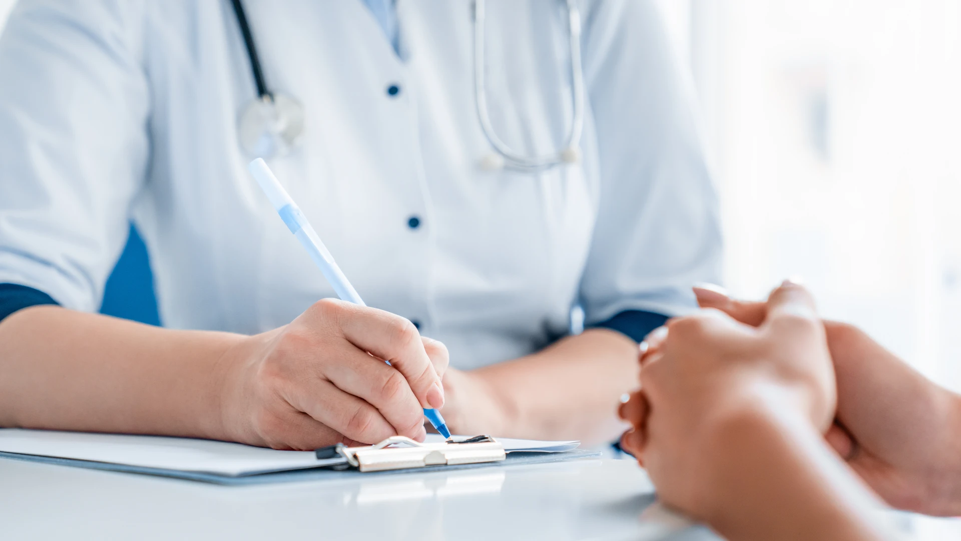 Imagem - Excesso de atestado médico pode causar demissão por justa causa? Entenda