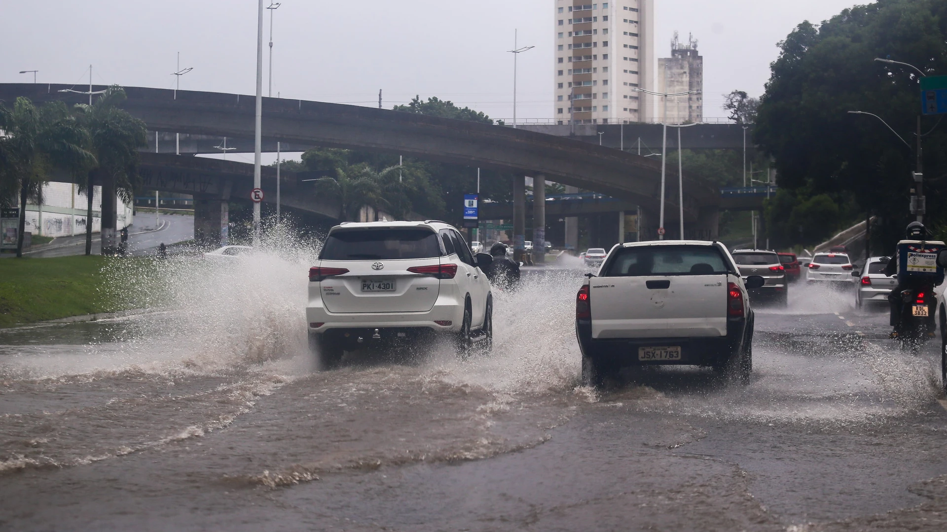 Imagem - Bairro de Salvador supera o volume de chuva esperado para todo o mês; veja