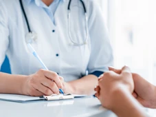 Imagem - Excesso de atestado médico pode causar demissão por justa causa? Entenda