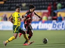Imagem - Vitória empilha chances perdidas e fica no empate contra o Defensa y Justicia pela Sul-Americana
