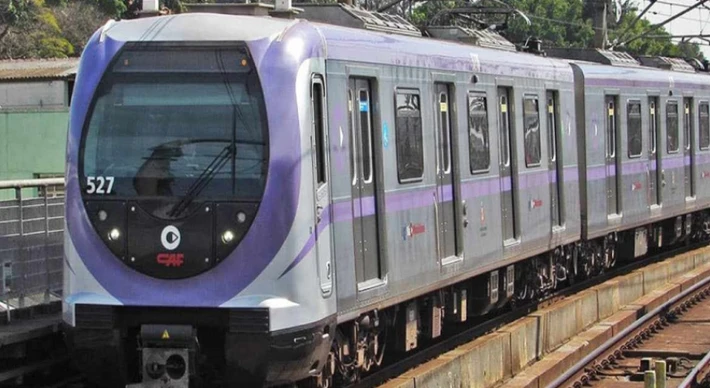Imagem - Passageiro morre após ficar preso entre metrô e porta da plataforma