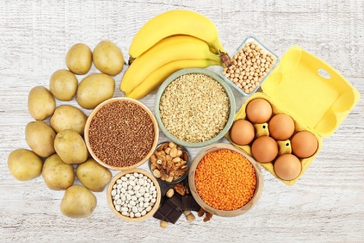 A alimentação desempenha um papel decisivo na manutenção da energia ao longo do dia (Imagem: New Africa | Shutterstock)