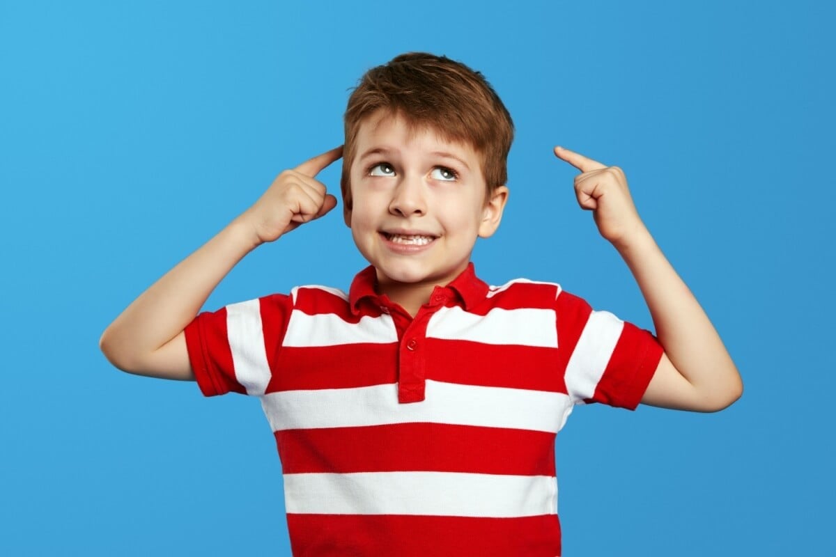 Crianças com dupla excepcionalidade muitas vezes se sentem inadequadas, mesmo sendo altamente inteligentes (Imagem: Davidovici | Shutterstock) 