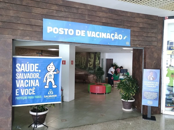 Vacinação gratuita contra gripe é realizada no Shopping Piedade