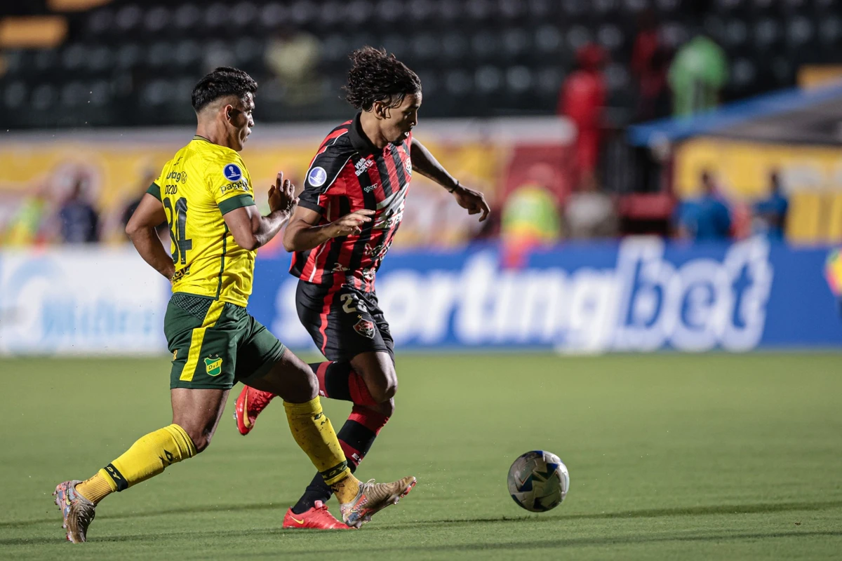 Vitória empatou contra o Defensa y Justicia