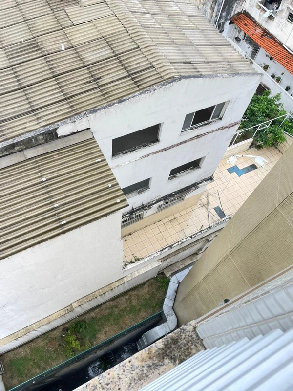 Diversas janelas foram roubadas durante a ação 