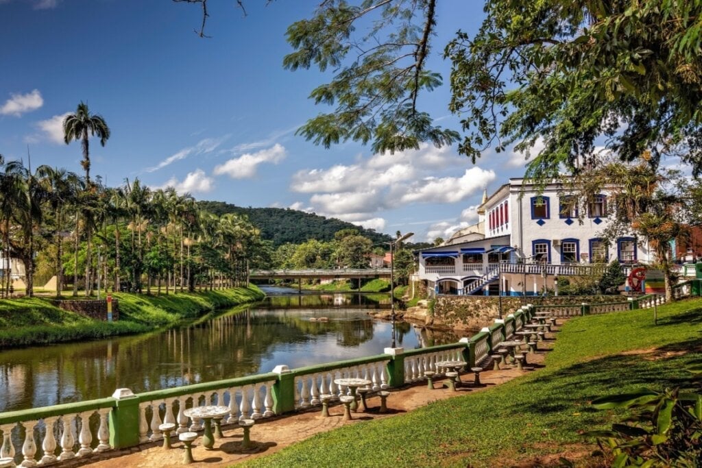 A cidade de Morretes tem construções históricas preservadas e passeios para todos os tipos de turistas (Imagem: alexroch | Shutterstock)