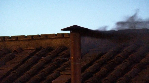 Primeira fumaça foi preta
