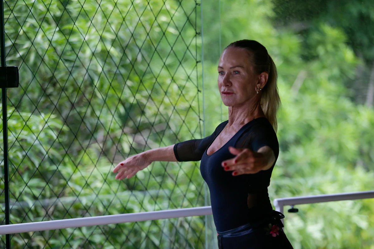 Teresa Cintra dá aulas de ballet para crianças e adultos