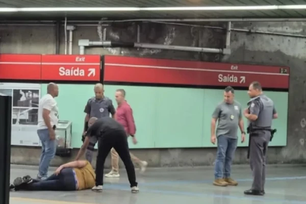 Vítima caída na plataforma da estação