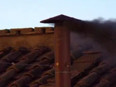 Imagem - Conclave: fumaça preta sai da chaminé na segunda votação desta quinta (8)