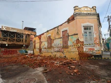 Imagem - Parte de casarão desaba no Centro de Salvador, e área é isolada