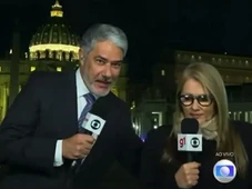 Imagem - Climão?! Ilze Scamparini foge ao vivo de abraço de William Bonner