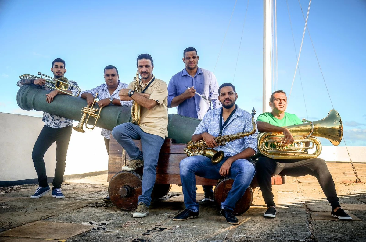 A banda Sexteto Um de Cada se apresenta na sexta (9)
