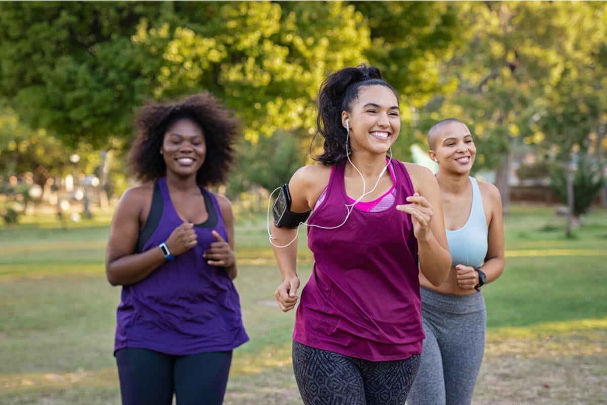 A corrida favorece o emagrecimento e a saúde (Imagem: Rido | ShutterStock)