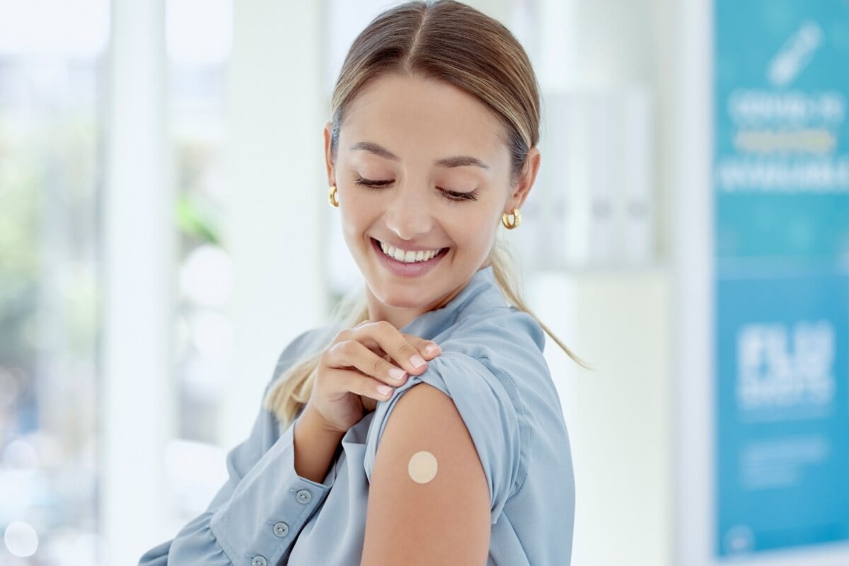 A vacina da gripe é essencial para proteger contra casos graves da doença (Imagem: PeopleImages.com - Yuri A | Shutterstock)