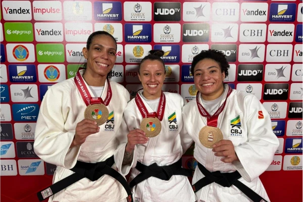 Jéssica, Natasha e Shirlen, medalhistas de bronze no Grand Slam de Astana