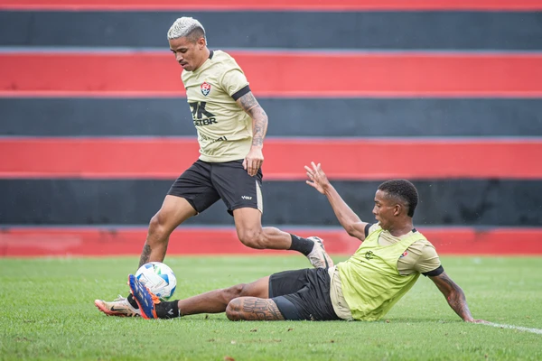Vitória enfrenta o Vasco neste sábado (10)
