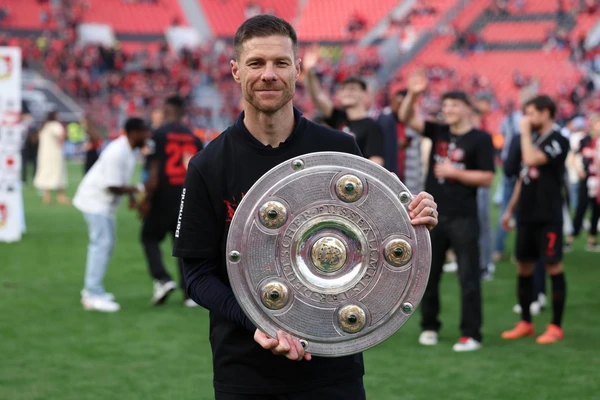 Xabi Alonso vai se despedir do Bayer Leverkusen ao final da temporada