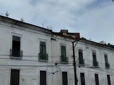 Imagem - Parte da fachada da Escola Técnica São Joaquim desaba após fortes chuvas em Salvador