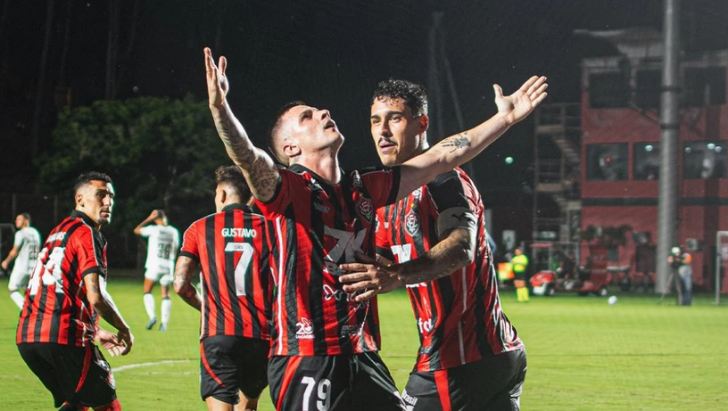 Imagem - Renato Kayzer tem estreia iluminada e comanda virada do Vitória sobre o Vasco no Barradão