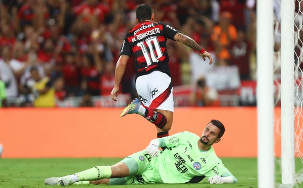 Arrascaeta comemora gol sobre o Bahia