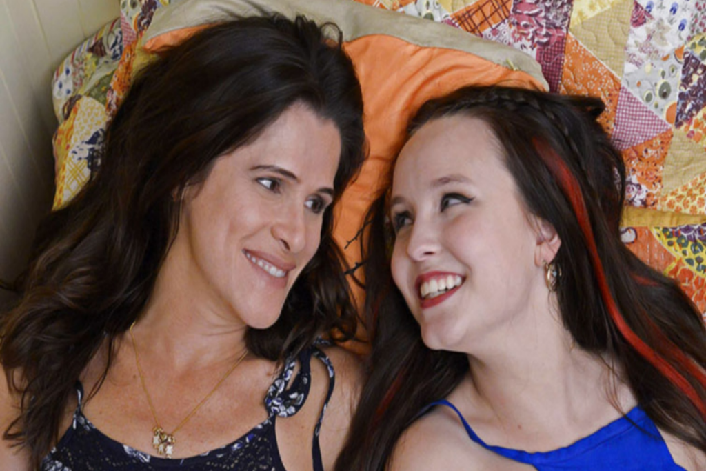 &#8220;Fala sério, mãe!&#8221; mostra a relação de Ângela Cristina com sua filha adolescente (Imagem: Reprodução digital | Globoplay)