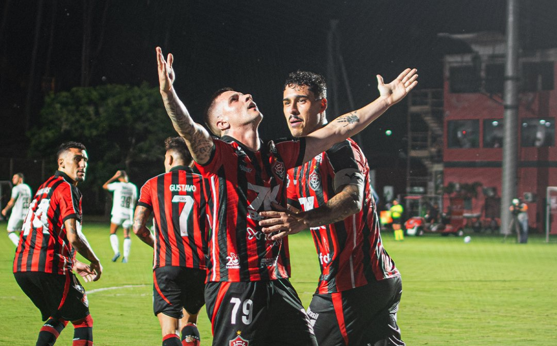 Renato Kayzer por Victor Ferreira/EC Vitória