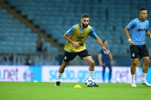 Wagner Leonardo com a camisa do Grêmio