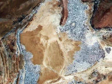 Imagem - Lixão de roupas no deserto do Atacama pode ser visto do espaço