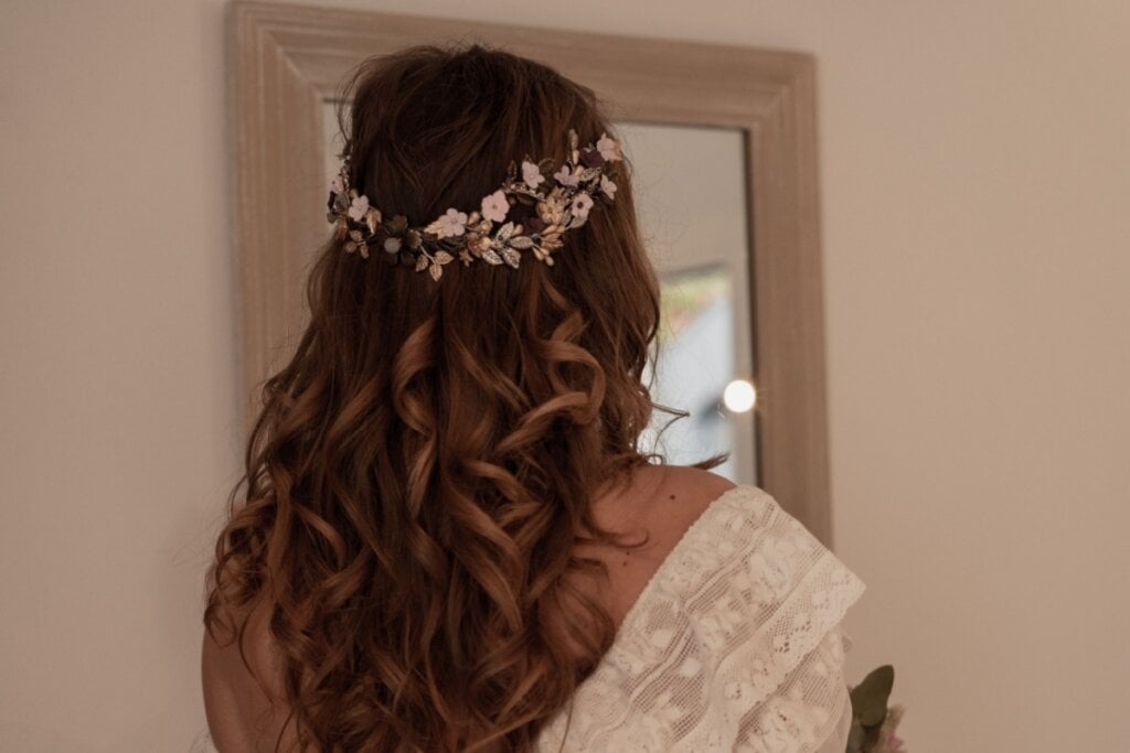 O penteado semipreso é uma escolha versátil (Imagem: Pilar Alba | Shutterstock)