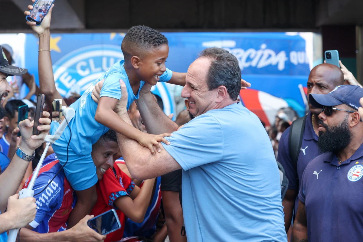 Rogério Ceni com o pequeno Miguel por Marina Silva/CORREIO