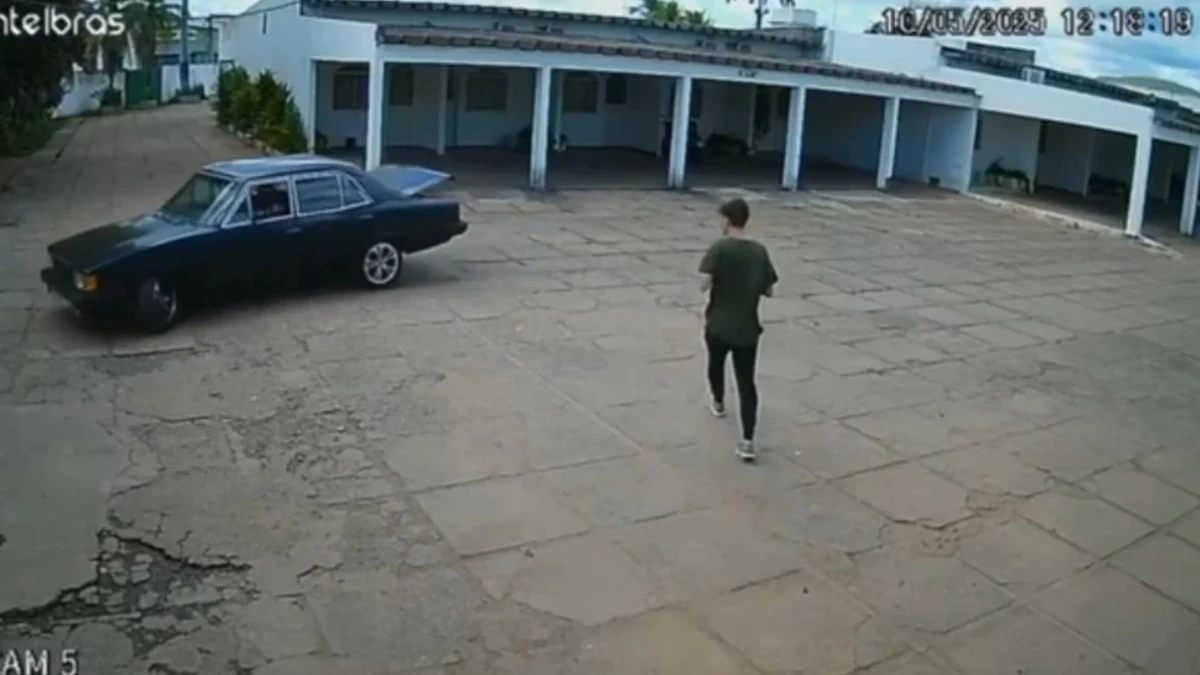 Vídeo mostra Thiago entrando dentro do porta-malas de um carro