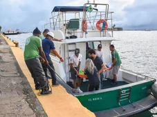 Imagem - Tripulante libanês é resgatado de navio após infarto próximo ao Porto de Salvador