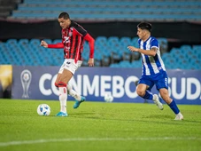 Imagem - Com golaço de Claudinho, Vitória vence o Cerro Largo no Uruguai