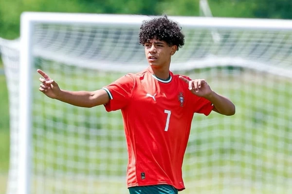 Cristiano Ronaldo Jr. estreou como titular por Portugal