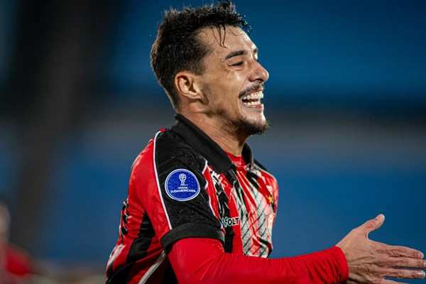 Vitória superou o Cerro Largo com gol de Claudinho