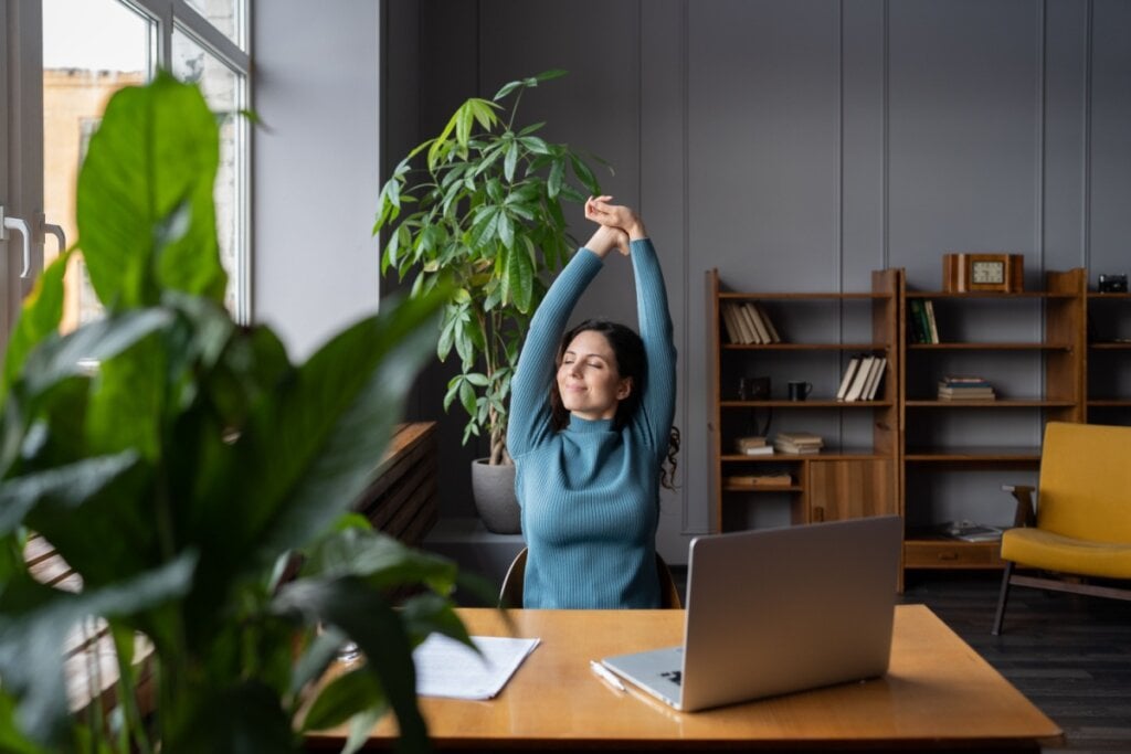 Colocar em prática técnicas para manter o foco, como estudar em blocos de 25 minutos, pode ajudar na preparação para o CNU 2 (Imagem: DimaBerlin | Shutterstock)