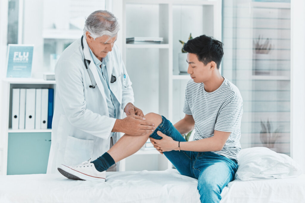É importante procurar ajuda médica para controlar a Síndrome de Ehlers-Danlos (Imagem: PeopleImages.com &#8211; Yuri A | Shutterstock)