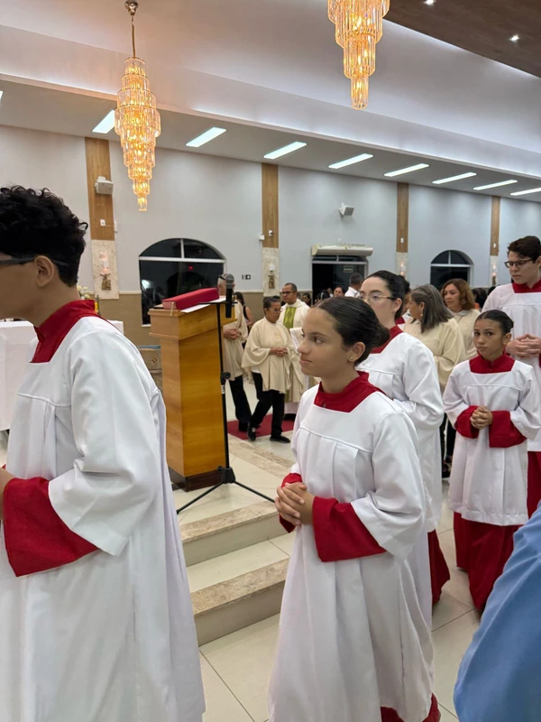 A jovem Maria Rita na igreja